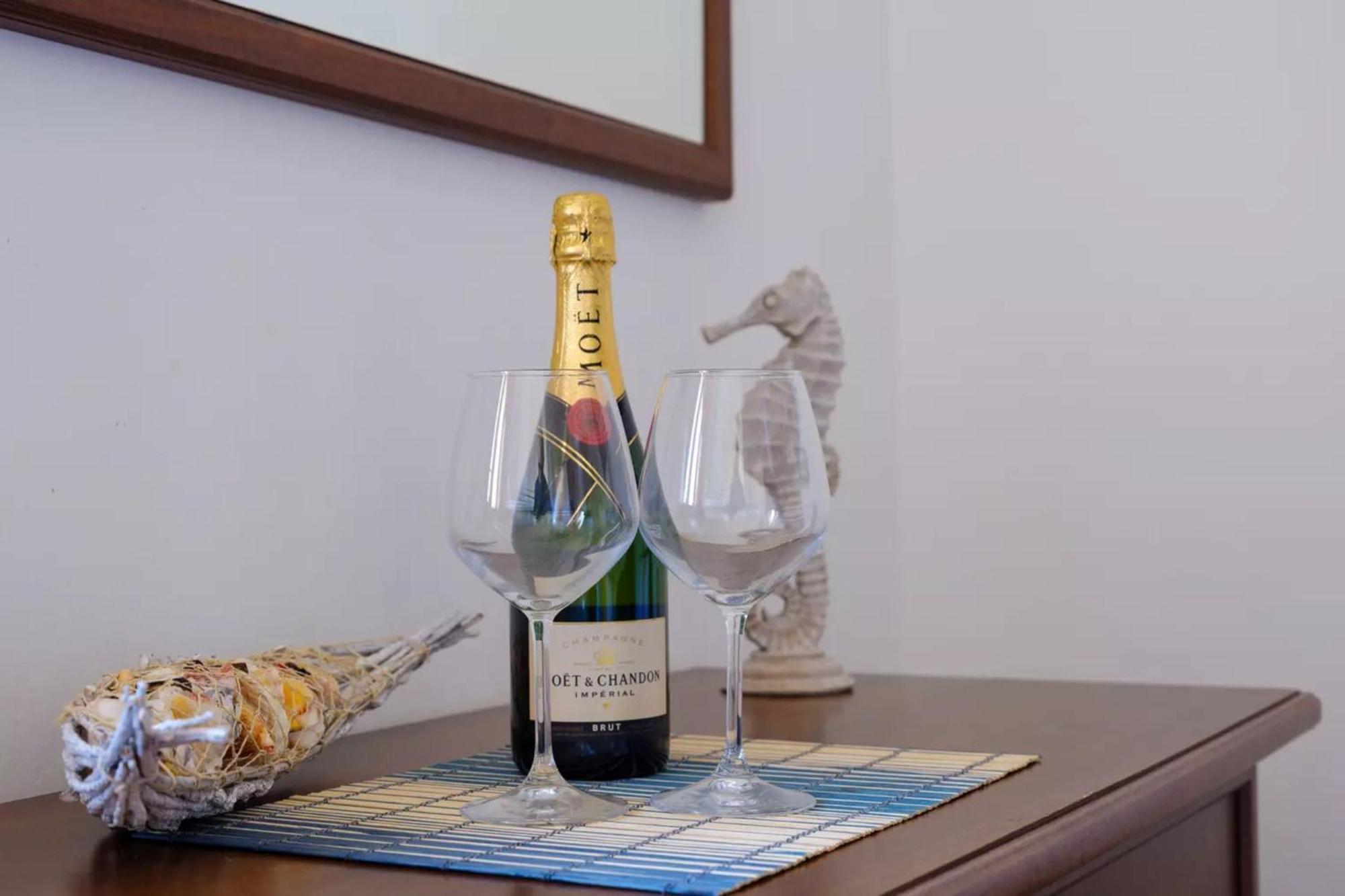 Emerald Residence Sleeps 12 With Sea View Porto Cesareo Exteriör bild