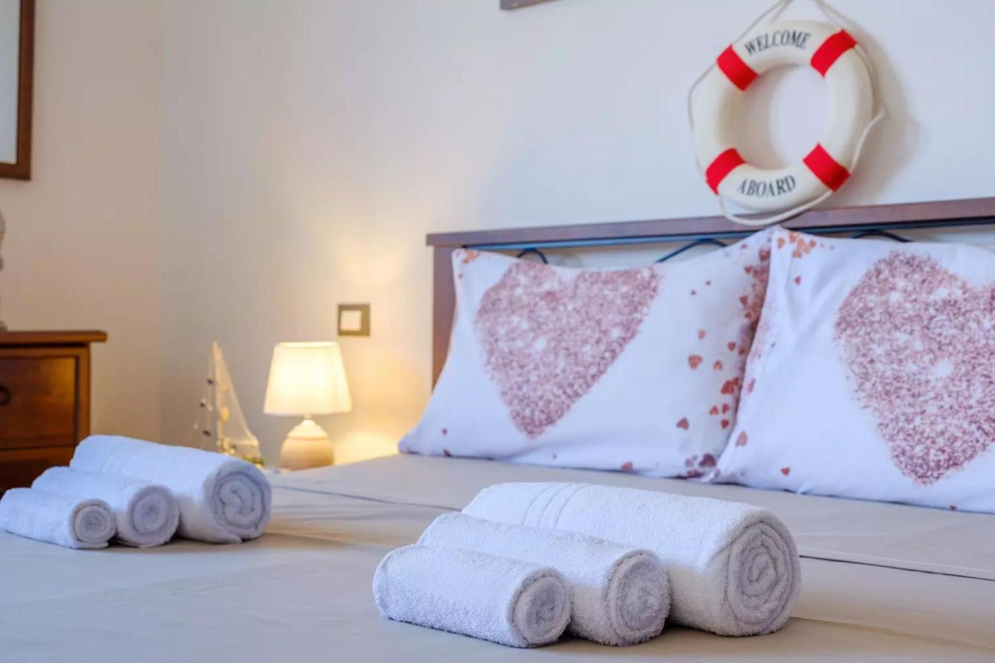 Emerald Residence Sleeps 12 With Sea View Porto Cesareo Exteriör bild