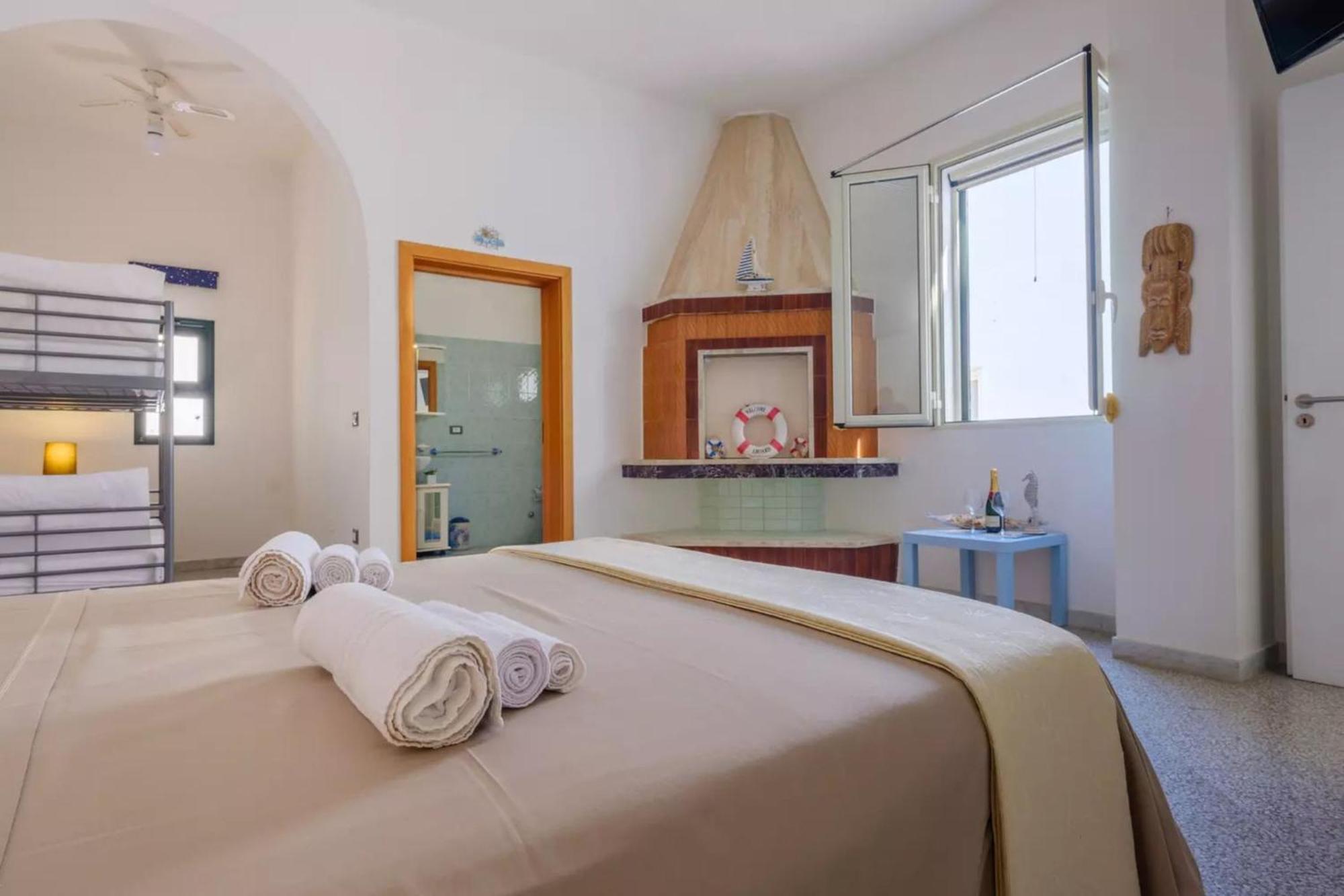 Emerald Residence Sleeps 12 With Sea View Porto Cesareo Exteriör bild