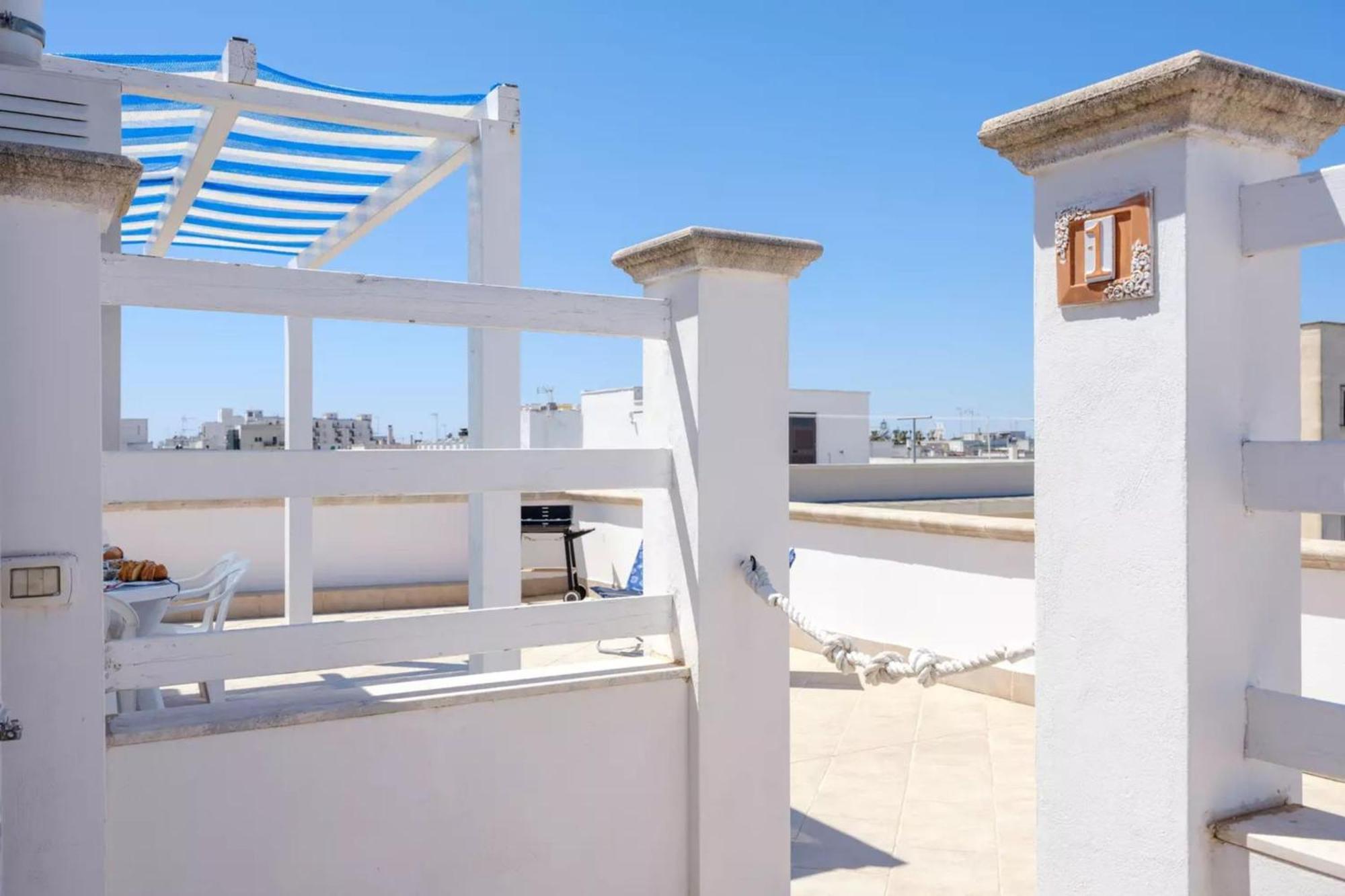 Emerald Residence Sleeps 12 With Sea View Porto Cesareo Exteriör bild